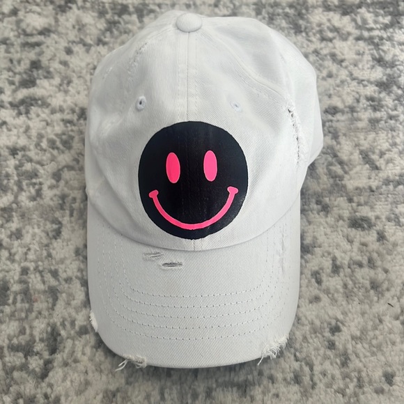 Accessories - Distressed Smiley Hat